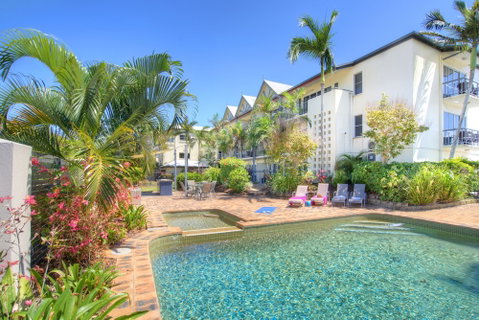 Cairns Queenslander Hotel & Apartments - Inverell Accommodation 1