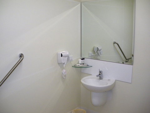 Cairns Queenslander Hotel & Apartments - Inverell Accommodation 6