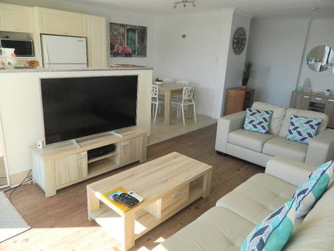 Queensleigh Holiday Apartments - Inverell Accommodation 6