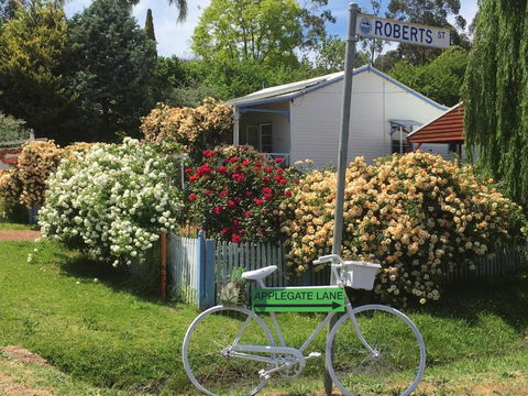 Applegate Lane Chalet - Inverell Accommodation 2