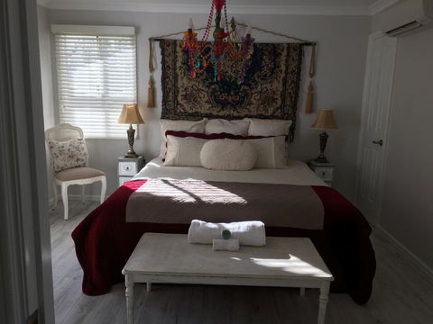 Applegate Lane Chalet - Inverell Accommodation 6