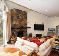 Treehouse - Inverell Accommodation