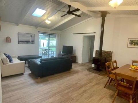 Abbey Beach Shack - Inverell Accommodation 3