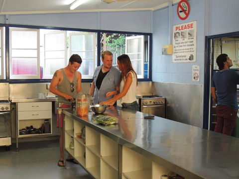 Reef Lodge Backpackers - Inverell Accommodation 2