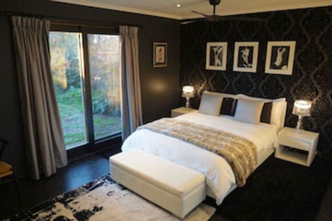 Georgie's Boutique B&B - Inverell Accommodation 0