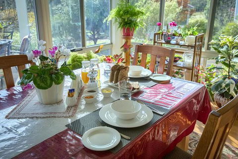Glenelg On King Bed & Breakfast - Inverell Accommodation 2