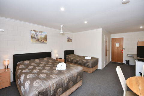Inglewood Motel And Caravan Park - Inverell Accommodation 7