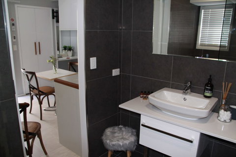 Paperbark Bed & Breakfast - Inverell Accommodation 5