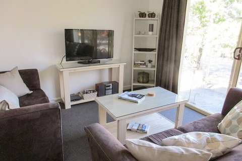 Angaston Mews Apartments - Inverell Accommodation 7