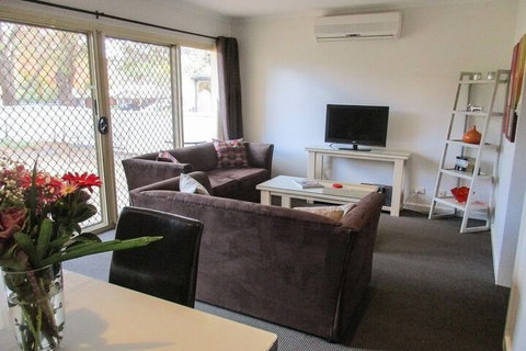 Angaston Mews Apartments - Inverell Accommodation 4