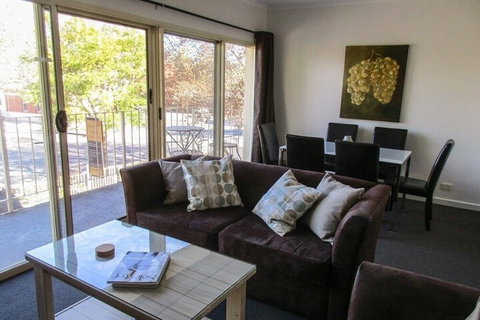 Angaston Mews Apartments - Inverell Accommodation 6