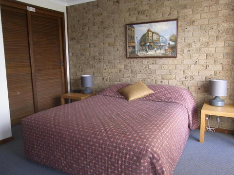 A Furnished Townhouse In Goulburn - Inverell Accommodation 6