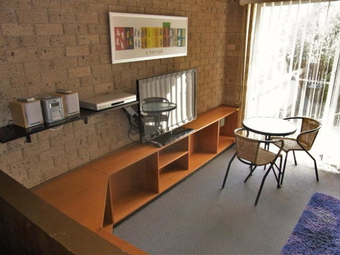 A Furnished Townhouse In Goulburn - Inverell Accommodation 1