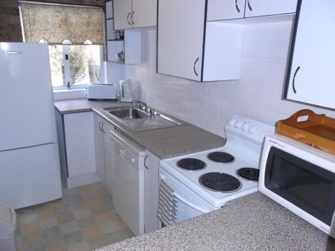 A Furnished Townhouse In Goulburn - Inverell Accommodation 2