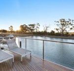 Gippsland Lakehouse a Canal frontage - Inverell Accommodation