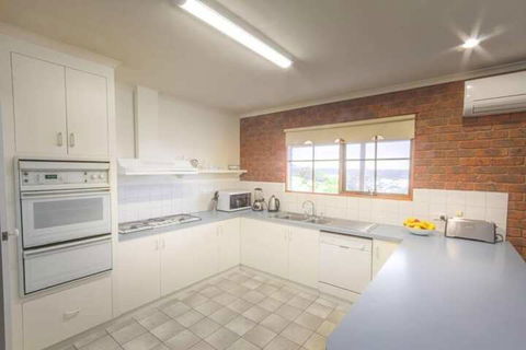 Lakeview - Inverell Accommodation 7