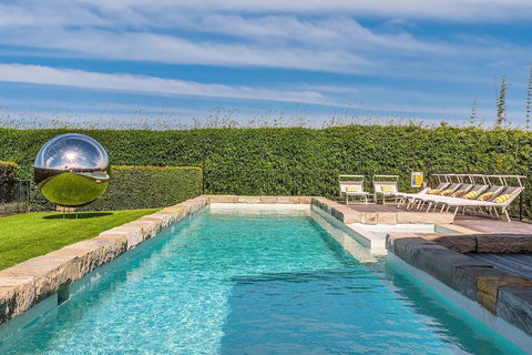 A PERFECT STAY - Villa St Helena - Inverell Accommodation 4