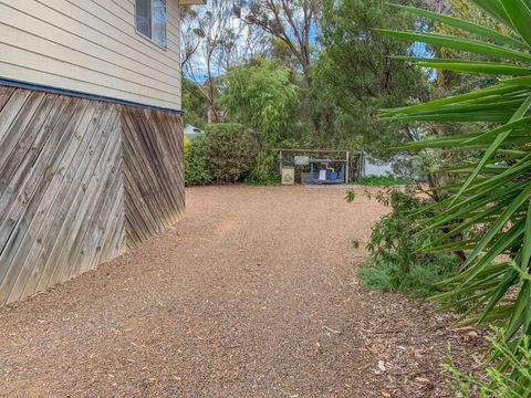 Island View 2 - Inverell Accommodation 4