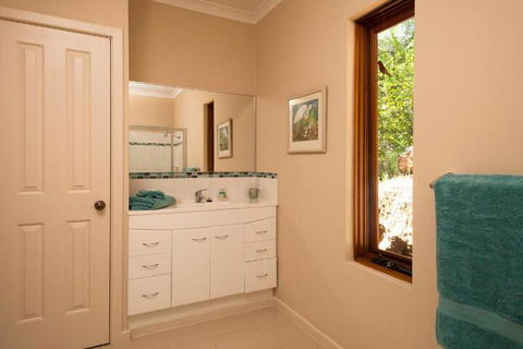 Innisfree Mountain Retreat - Inverell Accommodation 5