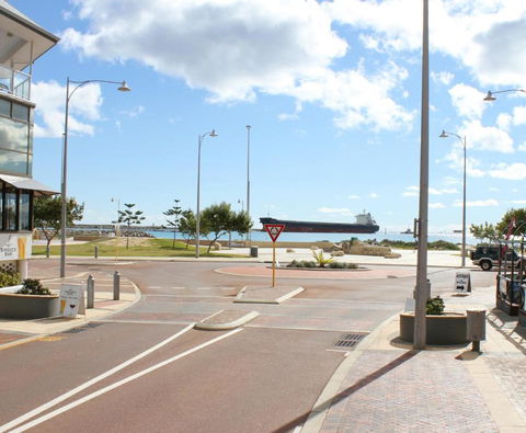 Geraldton Luxury Vacation Home With Free Netflix - Inverell Accommodation 4