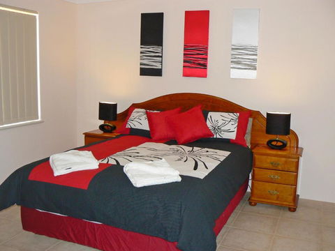 Geraldton Luxury Vacation Home With Free Netflix - Inverell Accommodation 2