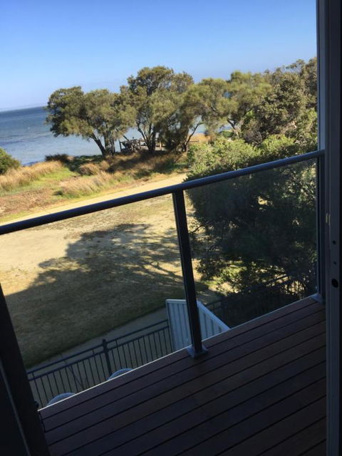 Falcon Bay 4x4 Townhouse - Inverell Accommodation 3