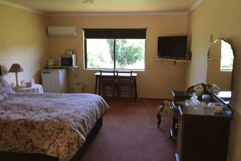 Colonial Inn Guest Rooms - Inverell Accommodation 6