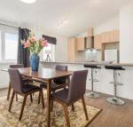 Blue Rosella on Piper - Inverell Accommodation