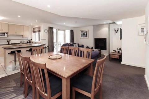 Reindeer 3 - Inverell Accommodation 2