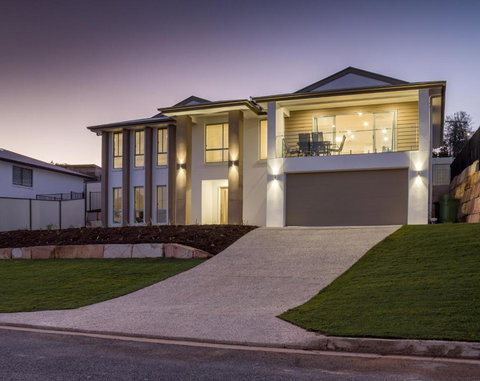 Brand New Executive Living - Inverell Accommodation 2