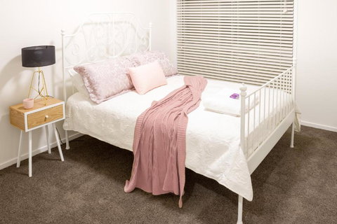 Brand New Executive Living - Inverell Accommodation 5