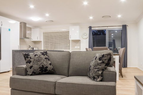 Brand New Executive Living - Inverell Accommodation 1