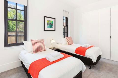 Class, Style And Location In Carlton - Inverell Accommodation 5