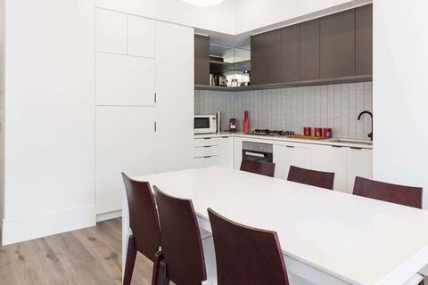 Class, Style And Location In Carlton - Inverell Accommodation 3