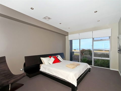 Ocean 180A - Inverell Accommodation 6