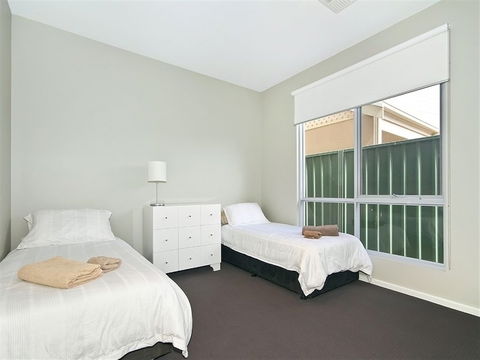 Ocean 180A - Inverell Accommodation 3