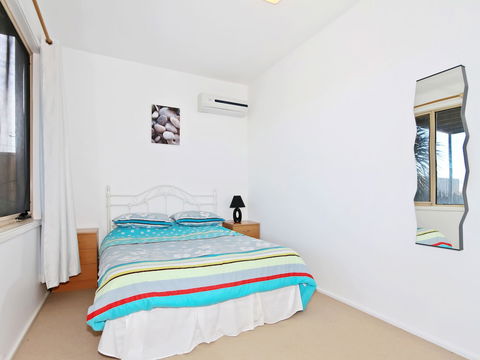 Through The Looking Glass - Inverell Accommodation 6