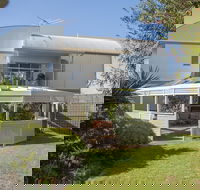 Through the Looking Glass - Inverell Accommodation