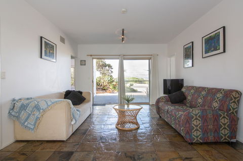 Through The Looking Glass - Inverell Accommodation 3