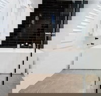 Bespoke On Main - Inverell Accommodation