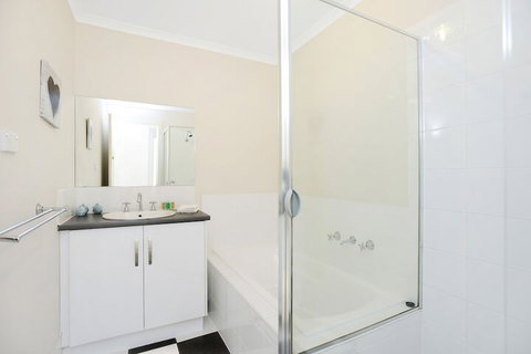 Bayside - Inverell Accommodation 7