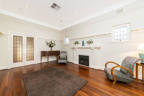 Inner Western Suburbs Retreat - Inverell Accommodation 5