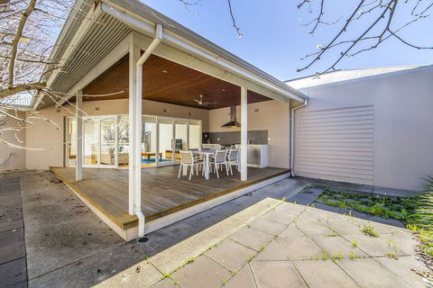 Inner Western Suburbs Retreat - Inverell Accommodation 2