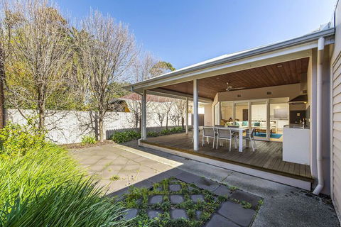 Inner Western Suburbs Retreat - Inverell Accommodation 1