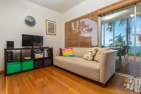 Pambula Family Beach House - Inverell Accommodation 4
