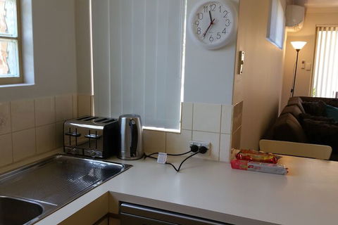 Azure Villa - Inverell Accommodation 4