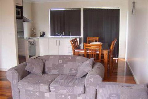Glenaire Apartments At Meredith - Inverell Accommodation 0