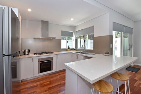 Stylish Apartment Near Perth City 2210 - Inverell Accommodation 5