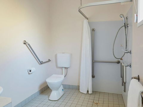 Grassy Head Holiday Park - Inverell Accommodation 1