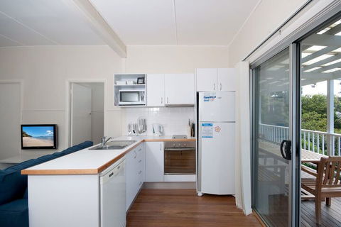 Frangipani, 4 Gloucester Street - Inverell Accommodation 2